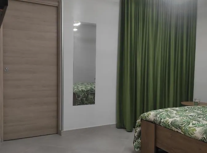 לינה וארוחת בוקר Annachiara House 3*